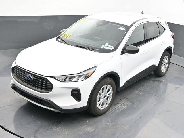 Photo of 2024 Oxford White Ford Escape