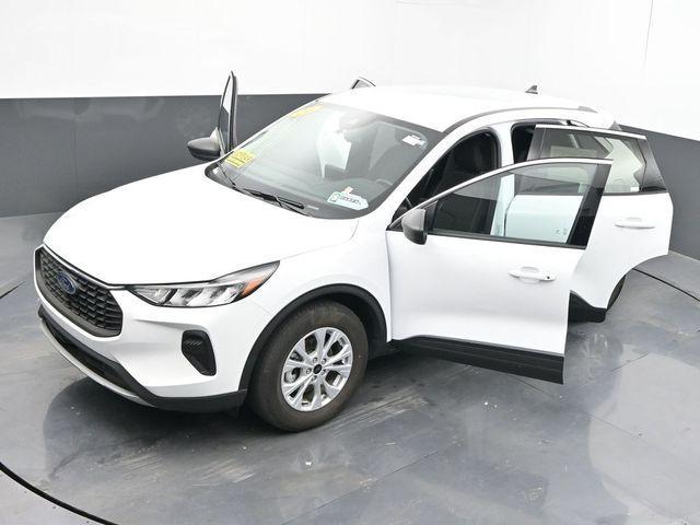 Photo of 2024 Oxford White Ford Escape