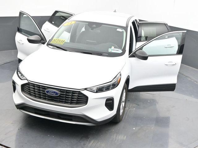 Photo of 2024 Oxford White Ford Escape