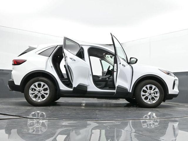 Photo of 2024 Oxford White Ford Escape