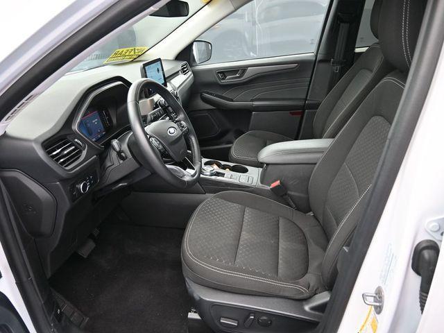 Photo of 2024 Oxford White Ford Escape