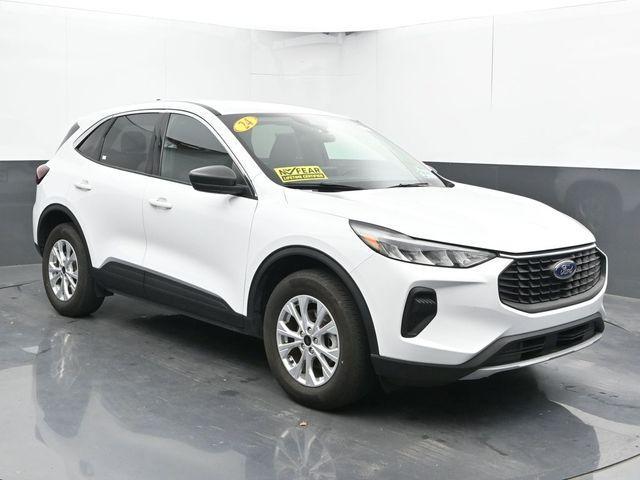 Photo of 2024 Oxford White Ford Escape