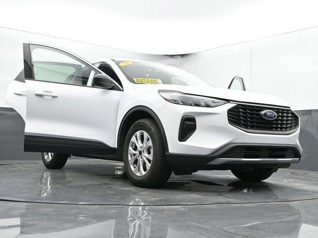 Photo of 2024 Oxford White Ford Escape
