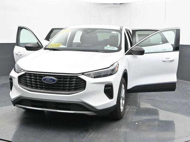 Photo of 2024 Oxford White Ford Escape