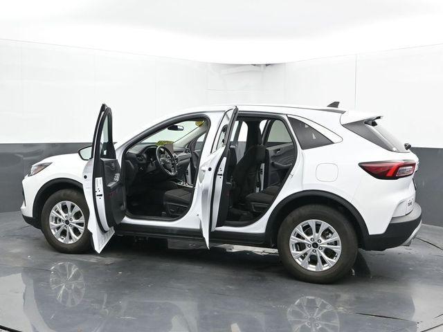 Photo of 2024 Oxford White Ford Escape
