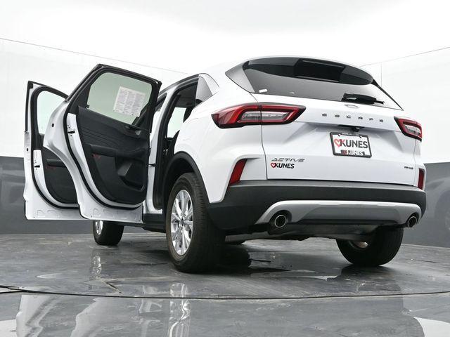 Photo of 2024 Oxford White Ford Escape