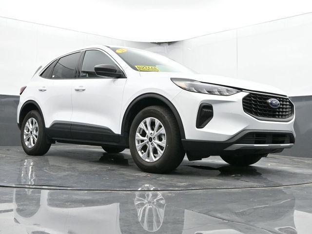 Photo of 2024 Oxford White Ford Escape