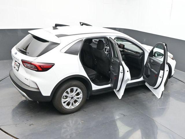 Photo of 2024 Oxford White Ford Escape