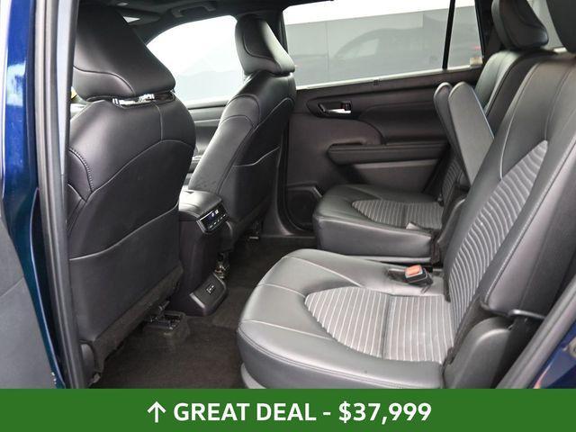 Photo of 2024 Blue Toyota Highlander
