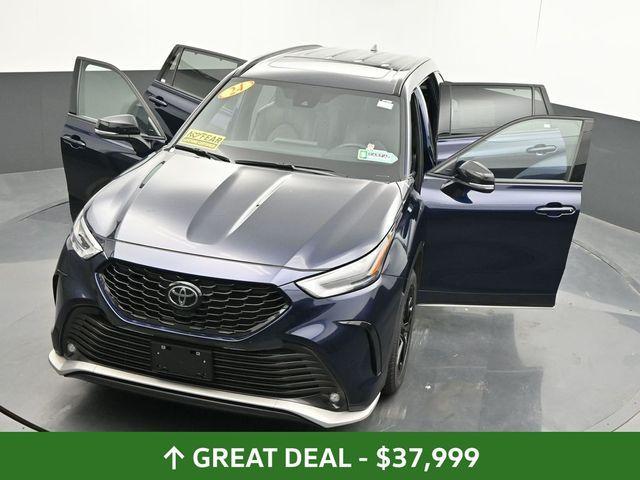 Photo of 2024 Blue Toyota Highlander