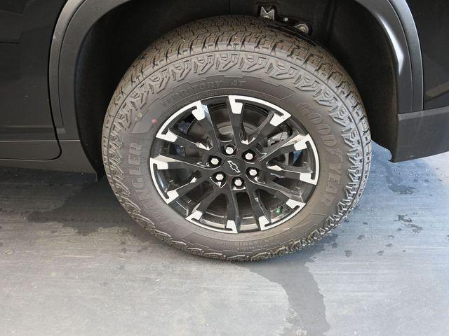Photo of 2025 Mosaic Black Metallic Chevrolet Traverse