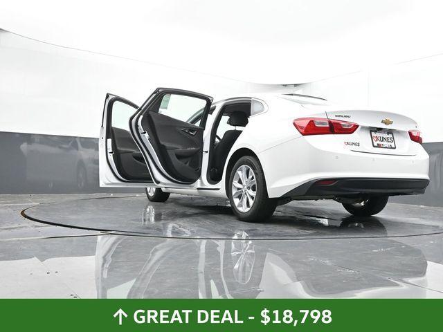 Photo of 2024 Summit White Chevrolet Malibu
