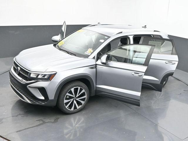 Photo of 2022 Pyrite Silver Metallic Volkswagen Taos