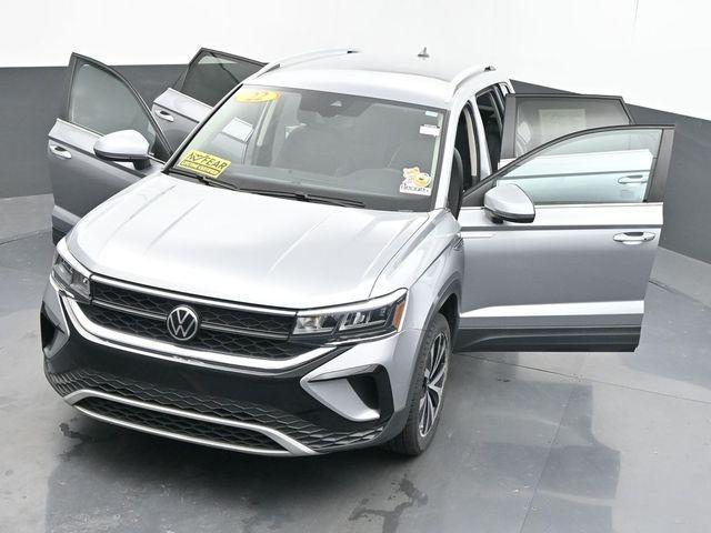 Photo of 2022 Pyrite Silver Metallic Volkswagen Taos