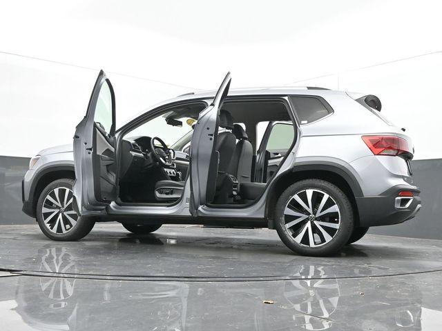Photo of 2022 Pyrite Silver Metallic Volkswagen Taos