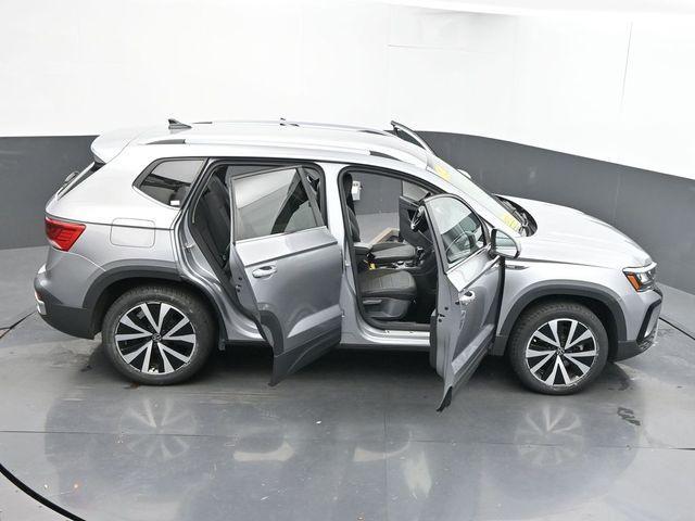 Photo of 2022 Pyrite Silver Metallic Volkswagen Taos