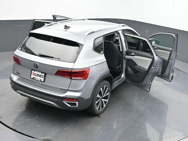 Photo of 2022 Pyrite Silver Metallic Volkswagen Taos