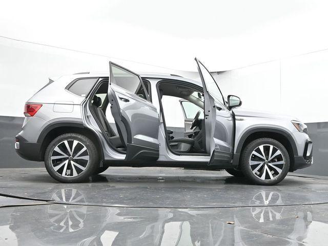 Photo of 2022 Pyrite Silver Metallic Volkswagen Taos