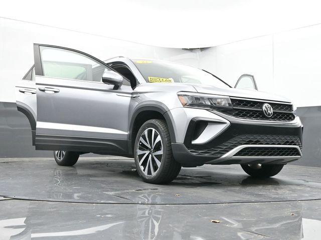 Photo of 2022 Pyrite Silver Metallic Volkswagen Taos