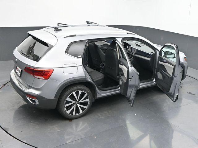 Photo of 2022 Pyrite Silver Metallic Volkswagen Taos