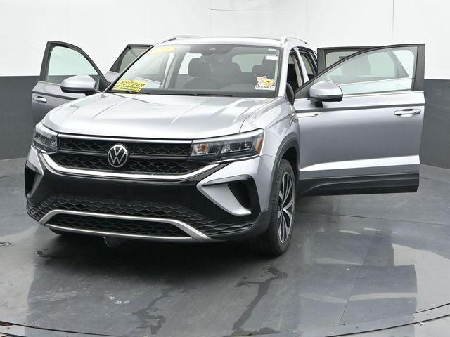Photo of 2022 Pyrite Silver Metallic Volkswagen Taos