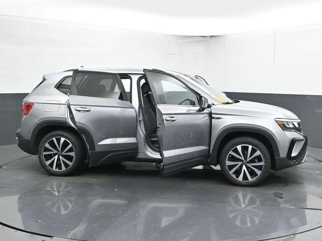 Photo of 2022 Pyrite Silver Metallic Volkswagen Taos
