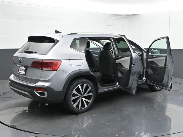 Photo of 2022 Pyrite Silver Metallic Volkswagen Taos