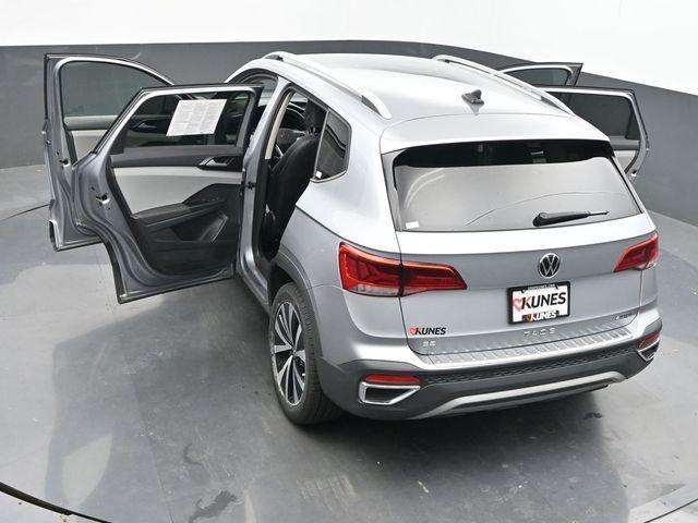 Photo of 2022 Pyrite Silver Metallic Volkswagen Taos