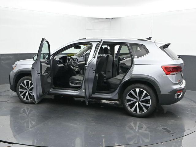 Photo of 2022 Pyrite Silver Metallic Volkswagen Taos