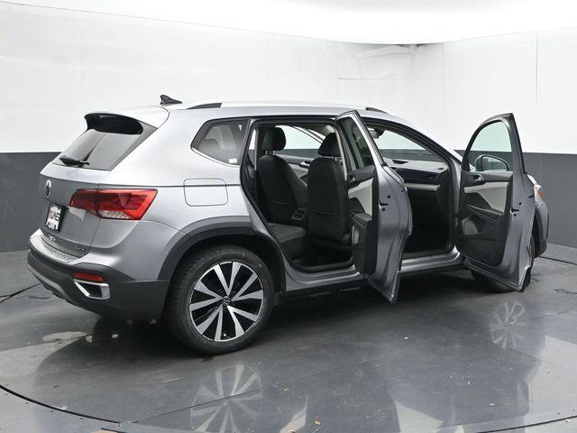 Photo of 2022 Pyrite Silver Metallic Volkswagen Taos