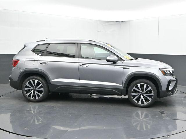 Photo of 2022 Pyrite Silver Metallic Volkswagen Taos