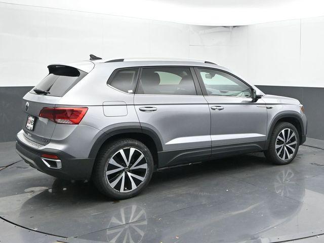 Photo of 2022 Pyrite Silver Metallic Volkswagen Taos
