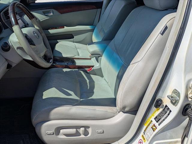 Photo of 2012 Blizzard Pearl Toyota Avalon