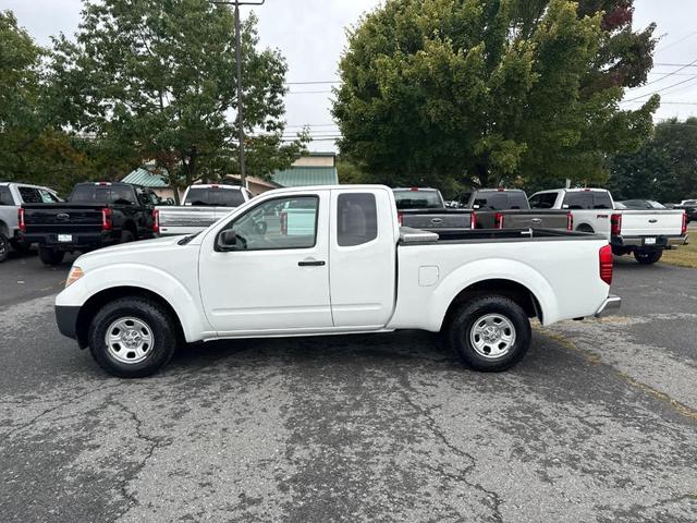Photo of 2014 Glacier White Nissan Frontier