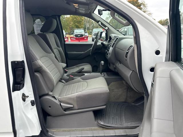 Photo of 2014 Glacier White Nissan Frontier
