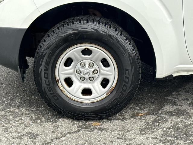 Photo of 2014 Glacier White Nissan Frontier