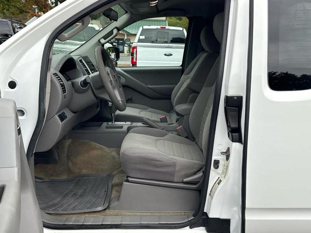 Photo of 2014 Glacier White Nissan Frontier