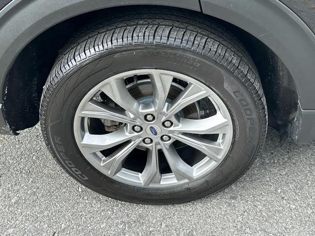 Photo of 2021 Agate Black Metallic Ford Explorer