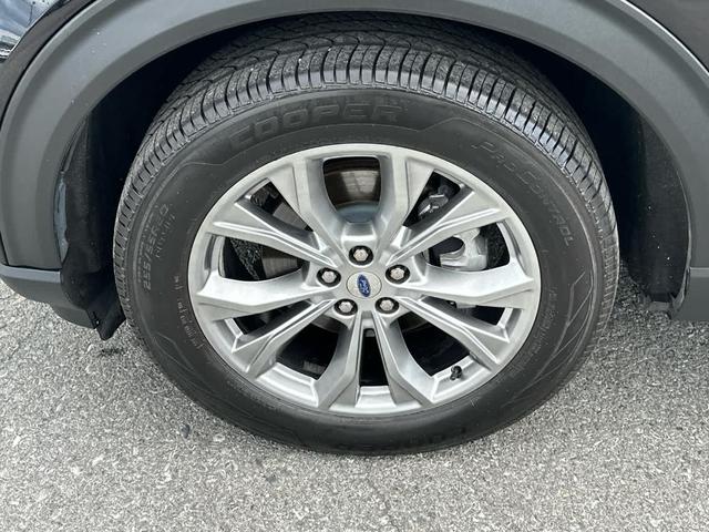 Photo of 2021 Agate Black Metallic Ford Explorer