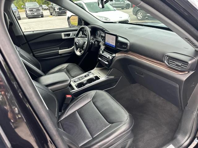 Photo of 2021 Agate Black Metallic Ford Explorer