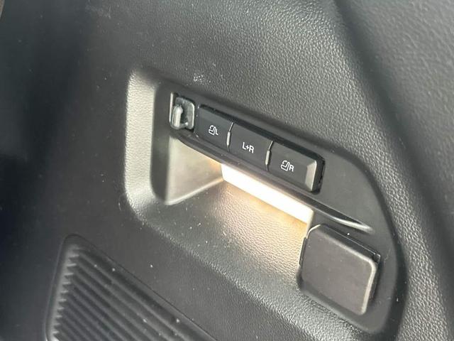 Photo of 2021 Agate Black Metallic Ford Explorer