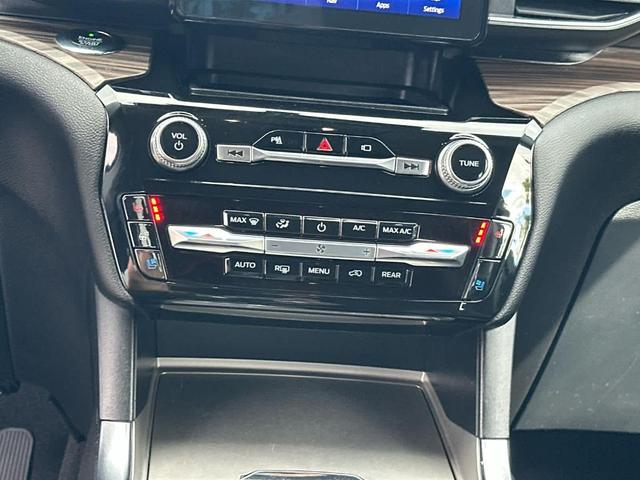 Photo of 2021 Agate Black Metallic Ford Explorer