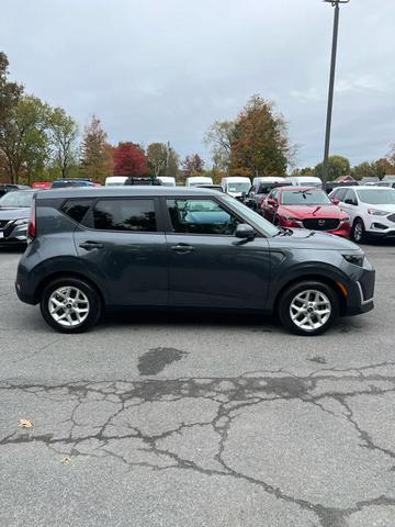 Photo of 2024 Gravity Gray Kia Soul