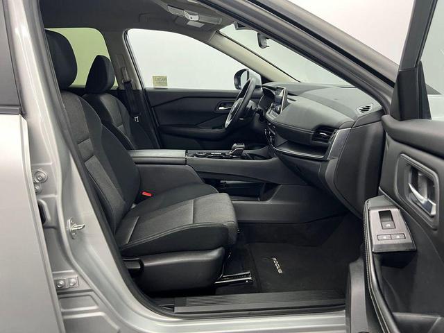 Photo of 2024 Brilliant Silver Metallic Nissan Rogue