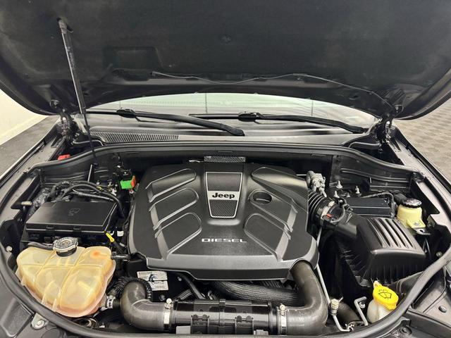 Photo of 2015 Granite Crystal Metallic Clearcoat Jeep Grand Cherokee