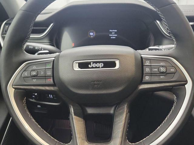 Photo of 2023 Bright White Clearcoat Jeep Grand Cherokee