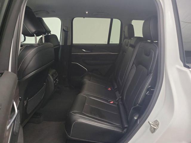 Photo of 2023 Bright White Clearcoat Jeep Grand Cherokee