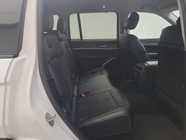 Photo of 2023 Bright White Clearcoat Jeep Grand Cherokee