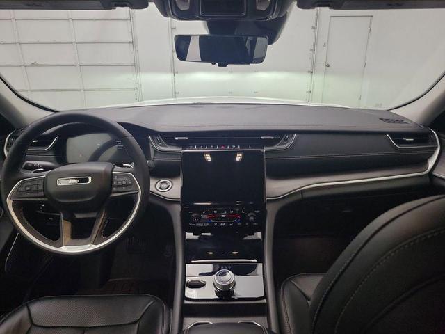 Photo of 2023 Bright White Clearcoat Jeep Grand Cherokee