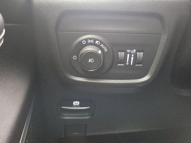 Photo of 2023 Bright White Clearcoat Jeep Grand Cherokee